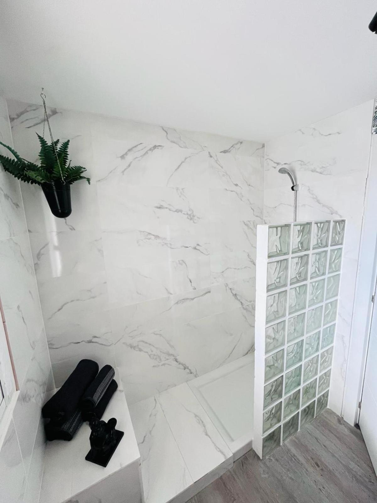 ベナルマデナApartamento Pueblo Evitaアパートメント エクステリア 写真